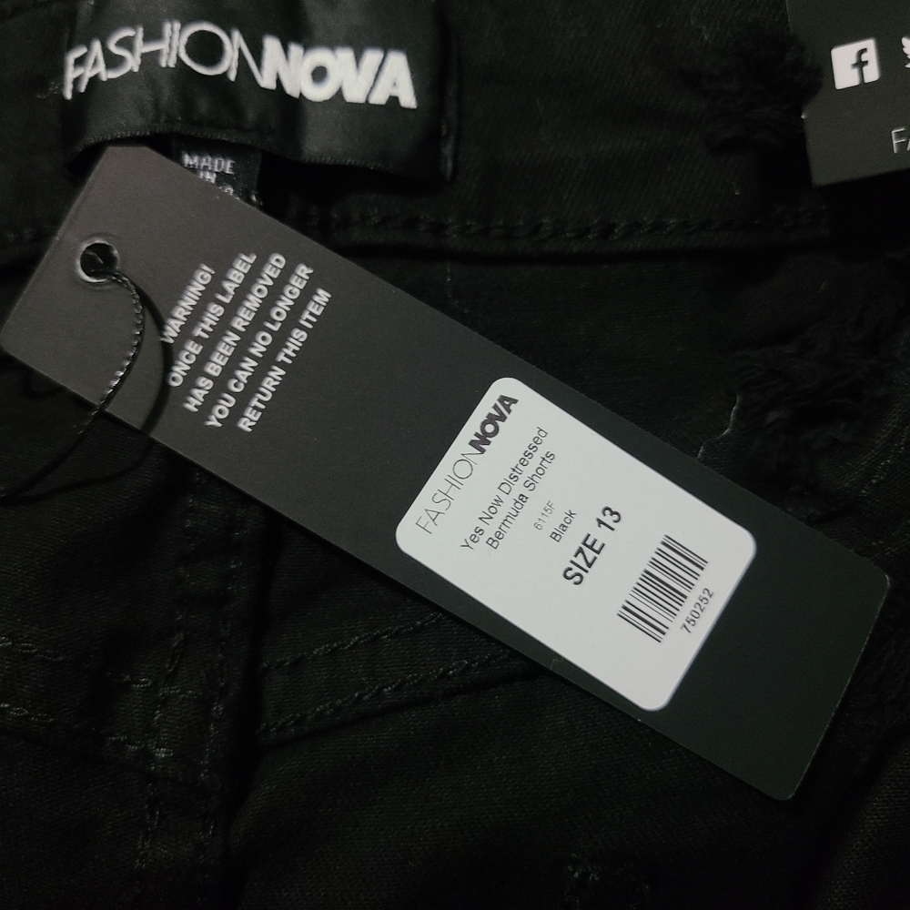 Yes Now Distressed Bermuda Shorts Fashion Nova NWT - Picture 4 of 7